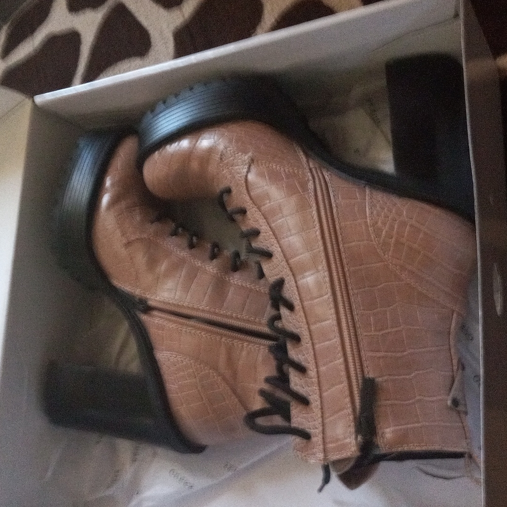 Guess boots